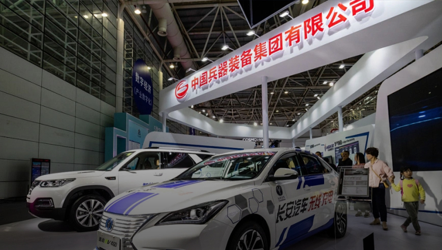 秘鲁一男子从火车下逃生,今晚上澳门开什么,多元化方案执行策略_定制版V3.31